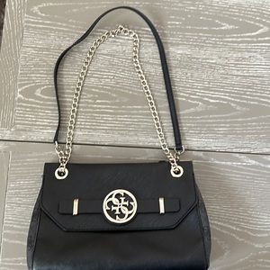 𝅺GUESS Los Angeles chain two handle purse.